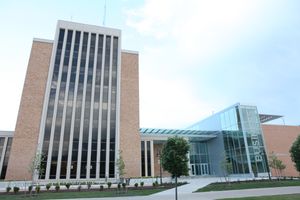 존 M. 헌츠먼 경영대학 북쪽 입구