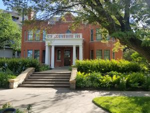 앨버타 대학교 캠퍼스 북동쪽 코너에 있는 러더퍼드 하우스