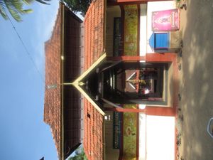 트리코디타남 마하비슈누 사원은 사하데바가 지은 것으로 알려져 있다