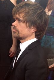 딘클리지가 2012년 제69회 골든 글로브 시상식에 참석한 모습