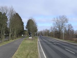 도로 근처 헨리크 공이 만든 조각상