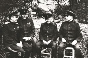 스몰렌스크 공세 작전(수보로프 작전) 전날 밤의 서부 전선. 왼쪽부터 알렉산드르 노비코프 항공 원수, 니콜라이 보로노프 포병 원수, 니콜라이 불가닌 중장, 바실리 소콜로프스키 대장