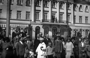 1924년 7월 21일, 핀란드 헬싱키 대통령궁 앞의 군중