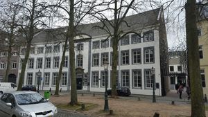 Grote Looiersstraat에 위치한 옛 구빈원, 현재는 대학교 시내 도서관의 일부