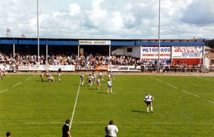 1994년 8월 더웬트 파크에서 워킹턴 타운을 상대로 공격하는 리즈