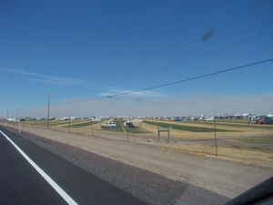 일식 3일 전, 매드라스 근처 들판에 캠핑하는 사람들