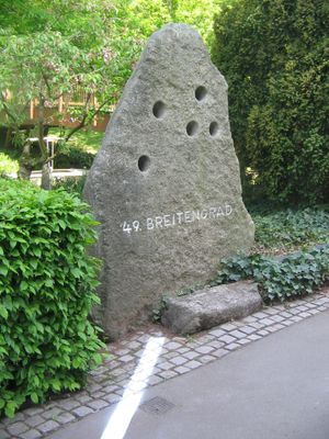 카를스루에의 북위 49도선 기념물