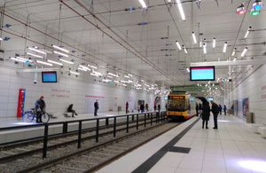 지하 두를라허 토어 – KIT 캠퍼스 쥐트역의 트램