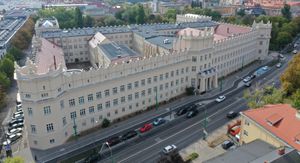 헬리오도리 시비엥키츠키 콜레기움은 아담 미츠키에비치 대학교와 의과대학교에서 함께 사용된다.