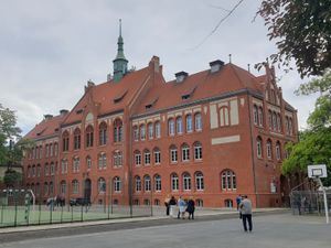 카롤 마르친코프스키 고등학교