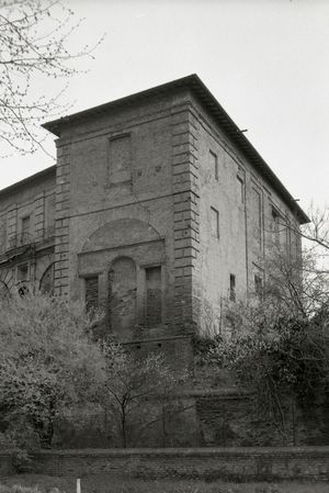 1976년 미란돌라 성