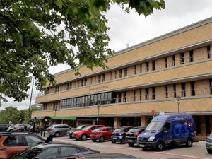 밀턴 케인스 시의회 건물 (중앙 밀턴 케인스)