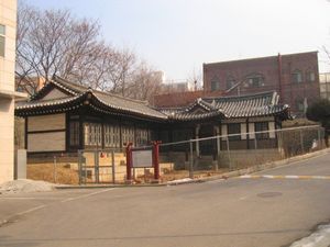 건국대 캠퍼스 내로 이건한 도정궁 경원당