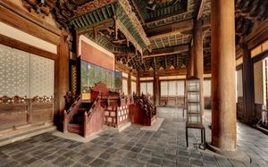 명정전 내부의 보좌. 문화재청 제공.