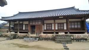 안동 경상북도에 위치한 부크촌택은 1797년에 문관에 의해 지어진 전형적인 상류층 주택이다.