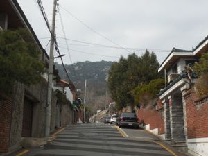 ‘엉컹크길’로 불리는 고급 주택지