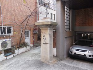 현존하는 벽수산장 대문 기둥