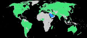 2022년 동계 올림픽 참가국 지도. 초록색: 참가국 (출전 경력 있음), 파란색: 참가국 (첫 출전), 노란색: 개최 도시 (베이징), 회색: 불참국