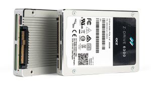 2.5인치 크기의 NVMe SSD (U.2 폼 팩터)