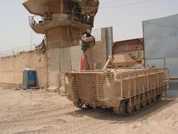 미국 해병대의 M113A3. 2006년 이라크에서 촬영. 바 아머, 신형 기총 쉴드 등이 추가 장비된 사양