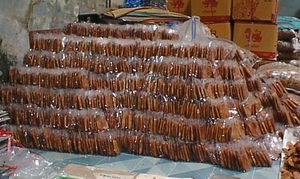 태국에서 말린 통 바나나는 1차 식품 가공의 한 예시이다.