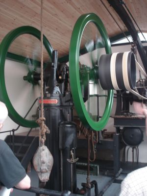 앤슨 엔진 박물관에서 작동중인 3마력 가스식 크로슬리 대기압 엔진.