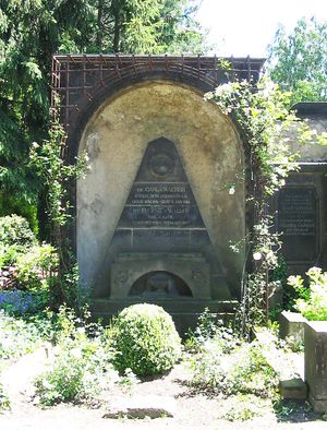 독일 작센주의 라데보일에 있는 베베르와 그의 부인과 아들의 묘