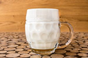 거품만 있는 맥주 밀코