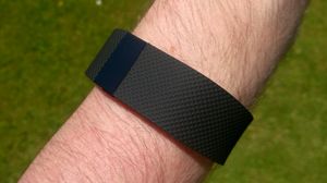 현대 웨어러블 기기인 Fitbit