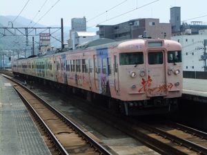 JR 서일본 115계 "꽃 타오르다" 래핑 차량