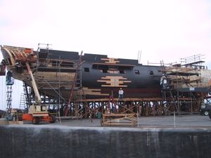 제작진은 선실, 갑판 하부 등에서 부분 촬영을 하기 위해 따로 배를 만들었다