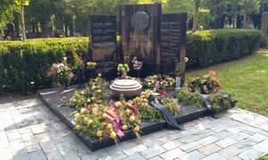 스보보다 가족의 묘비