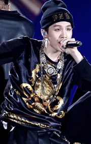 2013년 9월 공연하는 슈가