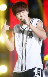 2013년 9월 인천 스카이 페스티벌에서 공연하는 지민