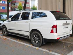 쌍용 코란도 스포츠 후측면