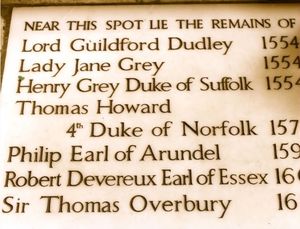 세인트 피터 애드 빈쿨라 교회에 있는 레이디 제인 그레이의 기념비.