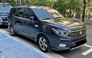 쌍용 뉴 코란도 투리스모 정측면