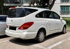 쌍용 뉴 로디우스 후측면