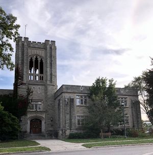 스펜서 공학관(Spencer Engineering Building)은 웨스턴 대학교의 공과대학에서 사용한다.