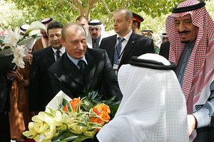 2007년 블라디미르 푸틴과 함께 있는 살만 주지사