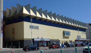 1973년에 개장한 브라이턴 해안가의 Odeon Kingswest.