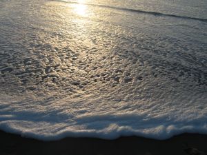 석양의 바다 거품