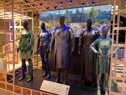 스미소니언 협회의 Futures 전시의 일부로 전시된 영화의 의상 선택