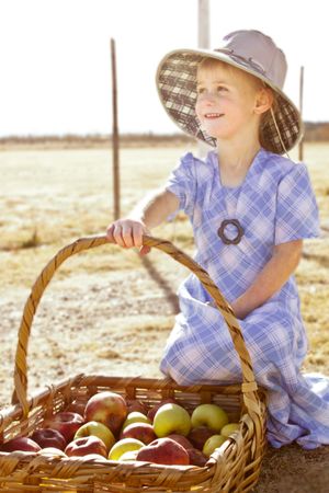 플라우트디치어를 사용하는 메노나이트 소녀가 쿠아우테목에 있다.