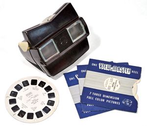 1939년에 출시된 뷰마스터(View-Master)는 입체 시각 시뮬레이터이다.