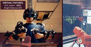 1992년에 개발된 가상 설비 몰입형 AR 시스템. 사진은 Dr. Louis Rosenberg가 '설비'라고 불리는 3D 가상 객체와 자유롭게 상호 작용하는 모습을 담고 있다.