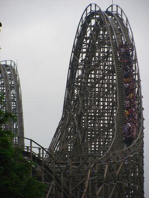 2011년 6월 낙하하는 탑승자들