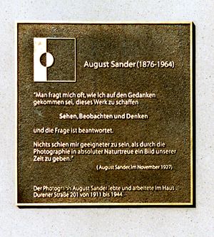 쾰른에 있는 그의 거주지에 있는 기념 명판