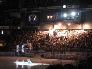 경기 시작 전 뢰프베르스 릴라 아레나의 홈 테라스