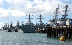 2004년 RIMPAC 훈련을 위해 진주만에 정박한 여러 국가의 군함들